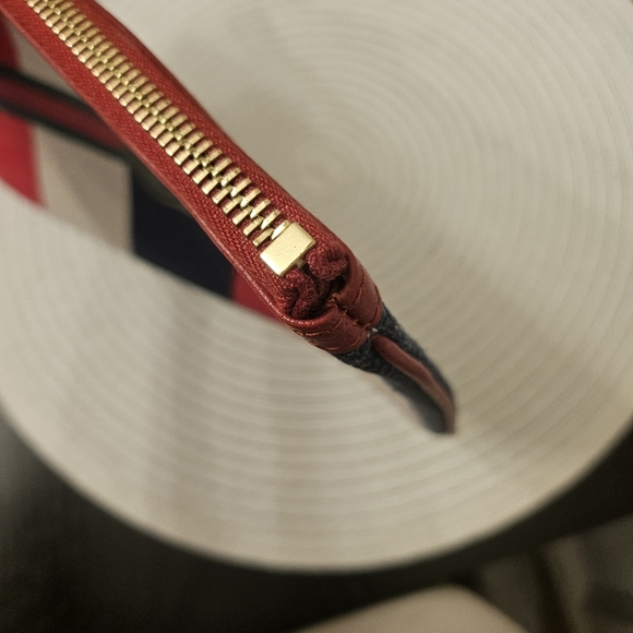 Gucci Web Stripe Canvas Zip Pouch Clutch - Picture 7 of 9